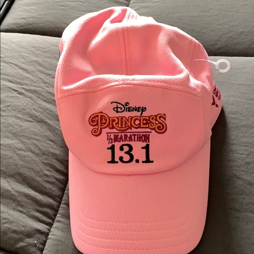Brand new 2017 run Disney hat